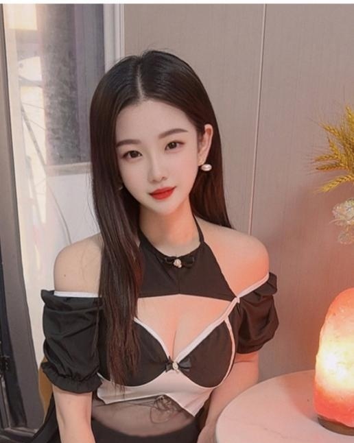 蜀山明媚小女孩