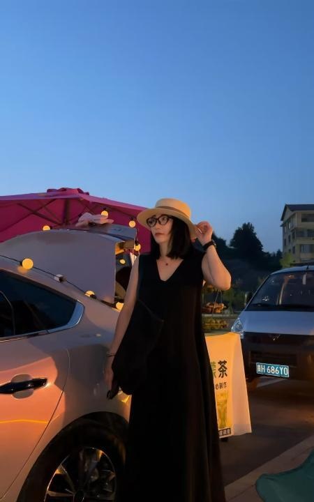 温温柔柔的眼镜妹