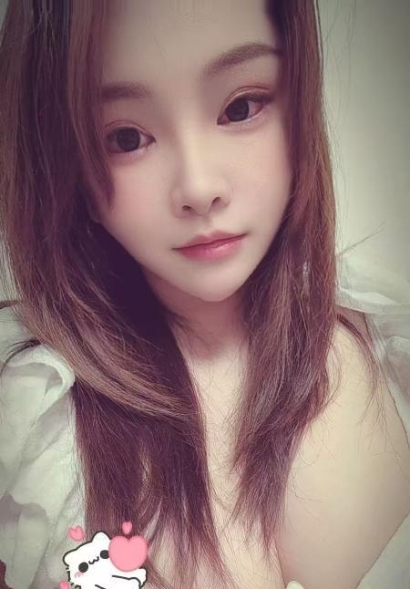 粉穴大胸小萌妹