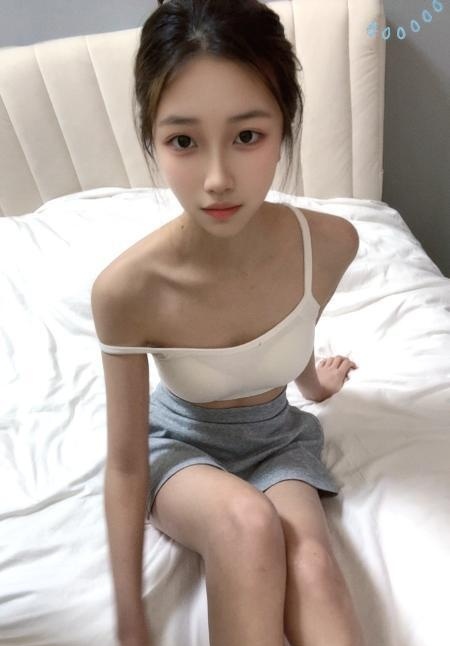 板田纯素颜学生妹