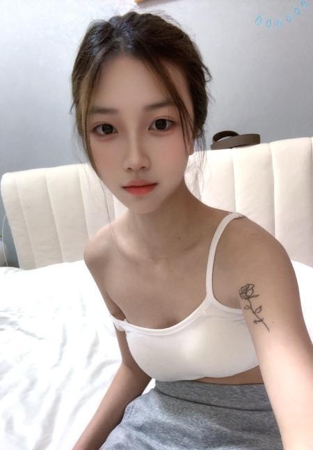 板田纯素颜学生妹