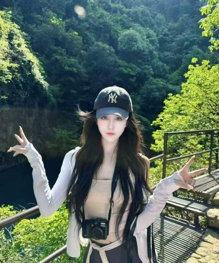 竞秀兼职骚姐姐