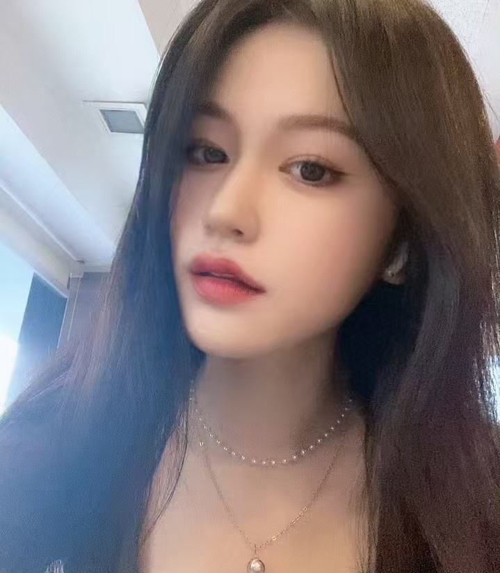 瑜伽女友纤纤