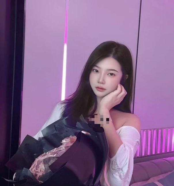 依然美女小姐姐