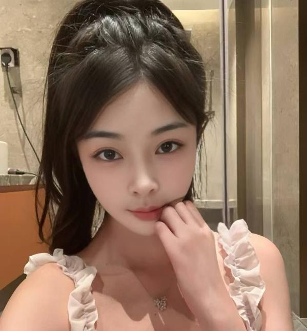 可爱成熟美少女