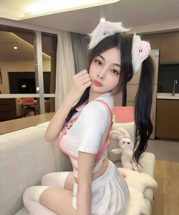 可爱成熟美少女