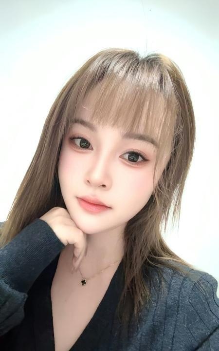 舌吻骚货小米粒