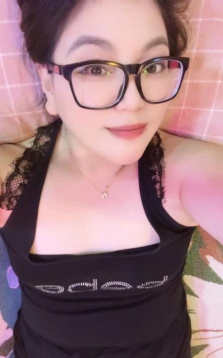 呼市蜜桃臀少妇