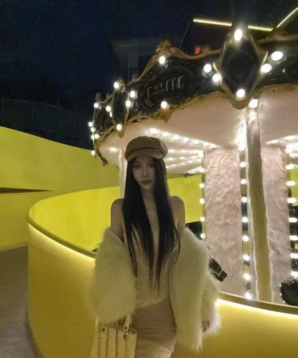 高颜值高挑美女