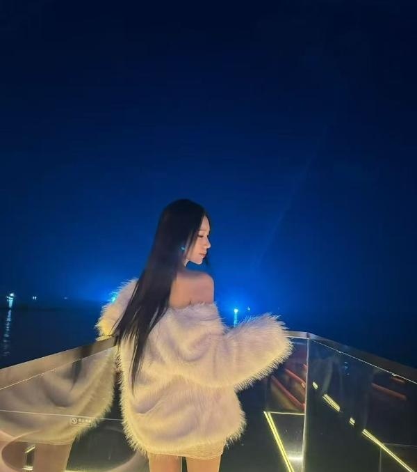 高颜值高挑美女