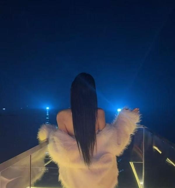 高颜值高挑美女