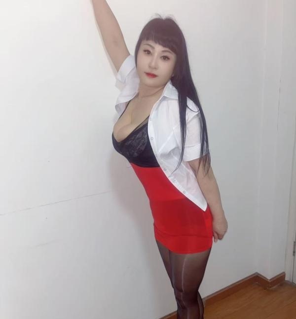 巨乳熟女过年也在