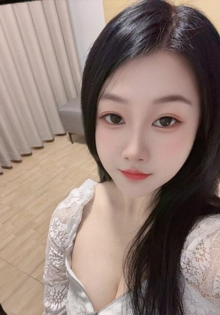 e奶巨乳玥菲