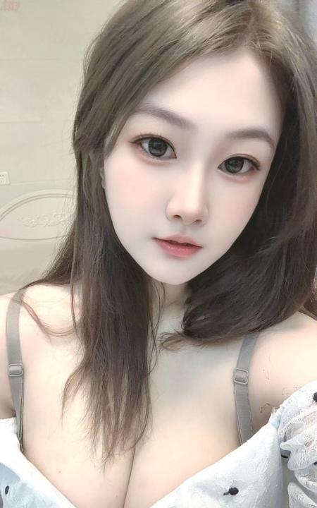 e奶巨乳玥菲