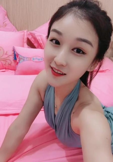 性感小蛮腰萌萌