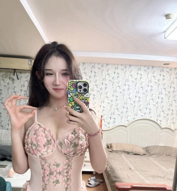 漂亮大胸美女