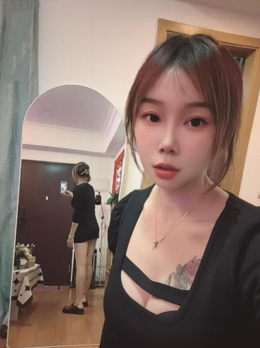 小巧玲珑胸小姐姐