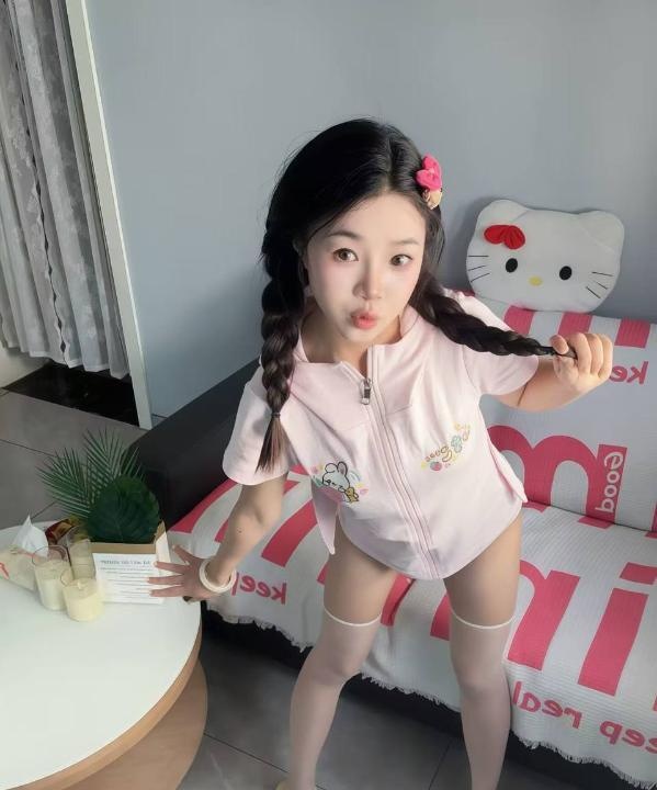 闵行蜜桃臀萌妹璐瑶