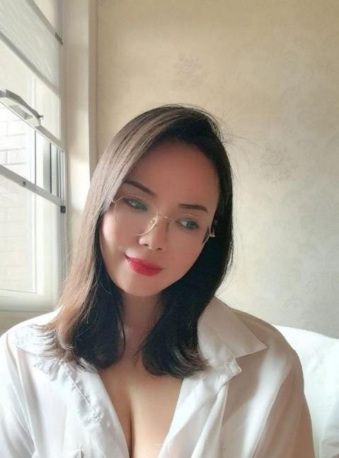 大奶眼睛熟女