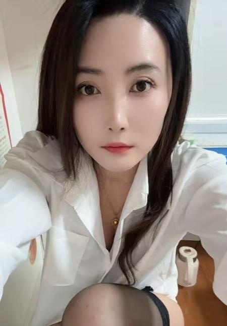 苗条人妻欢欢