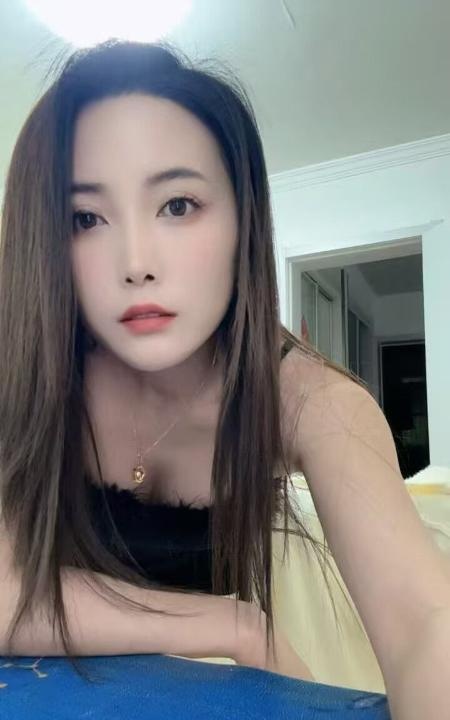 苗条人妻欢欢