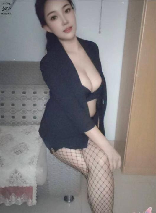 建业制服装御姐
