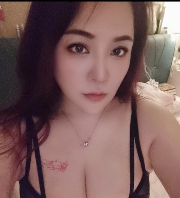 南京玄武门大奶彤彤