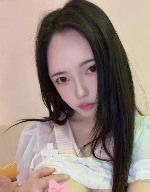大胸菲菲小可爱