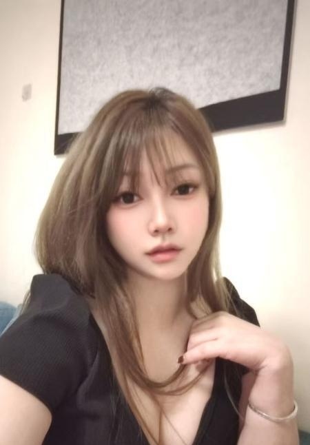 打卡白云大奶草莓