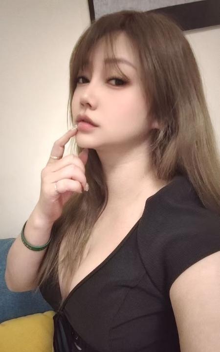 打卡白云大奶草莓