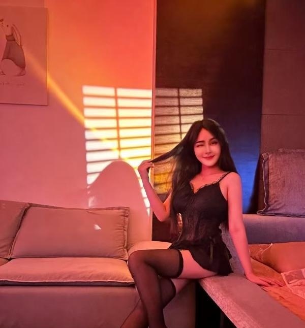 风情万种的维族小美