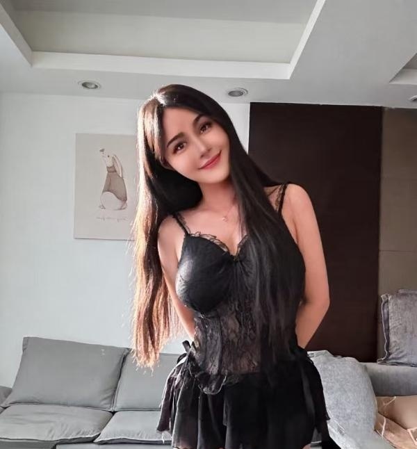 风情万种的维族小美