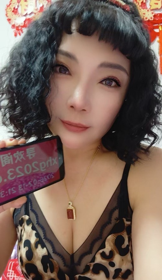 爆乳丸子头熟女