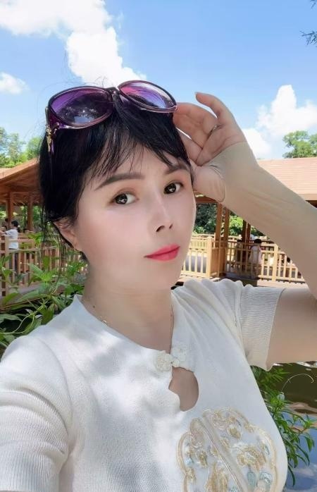 美艳尤物人妻