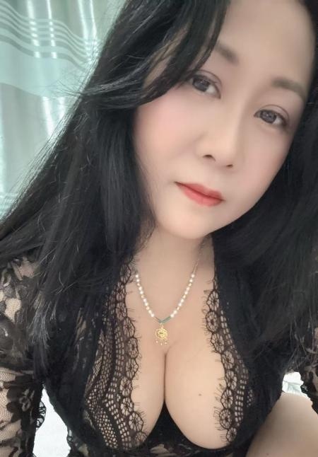 妩媚大胸萝莉少妇
