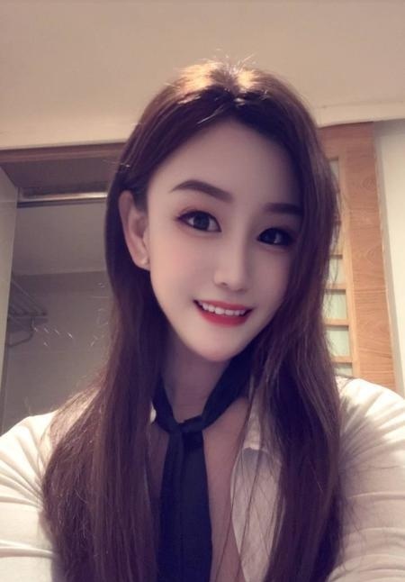 新银座美胸依依