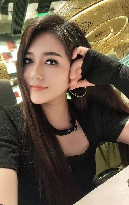 苗条紧逼大奶小骚妹