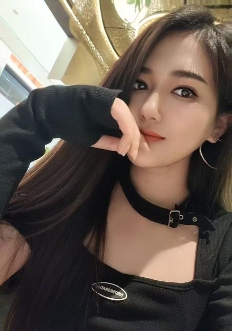 苗条紧逼大奶小骚妹