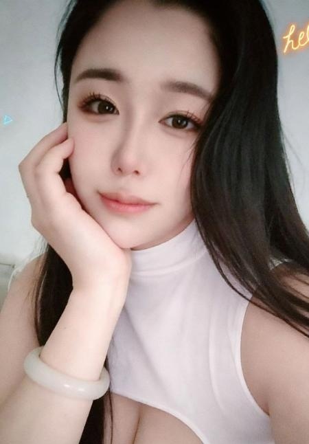 龙华大胸老师过年在