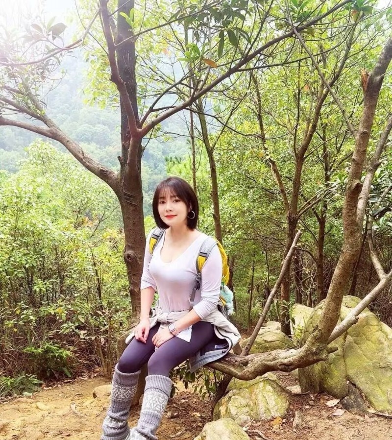 大学公园里老熟女