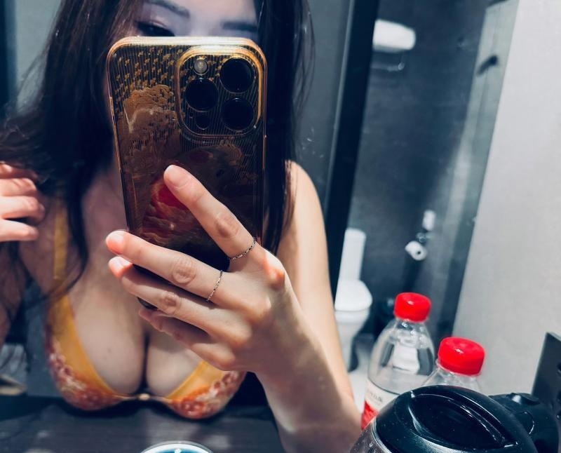 过年不打烊大胸妹