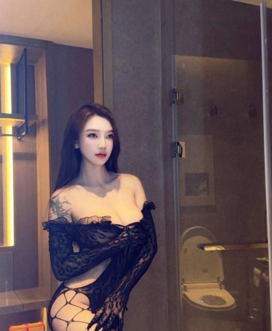 南城车模身材铭铭