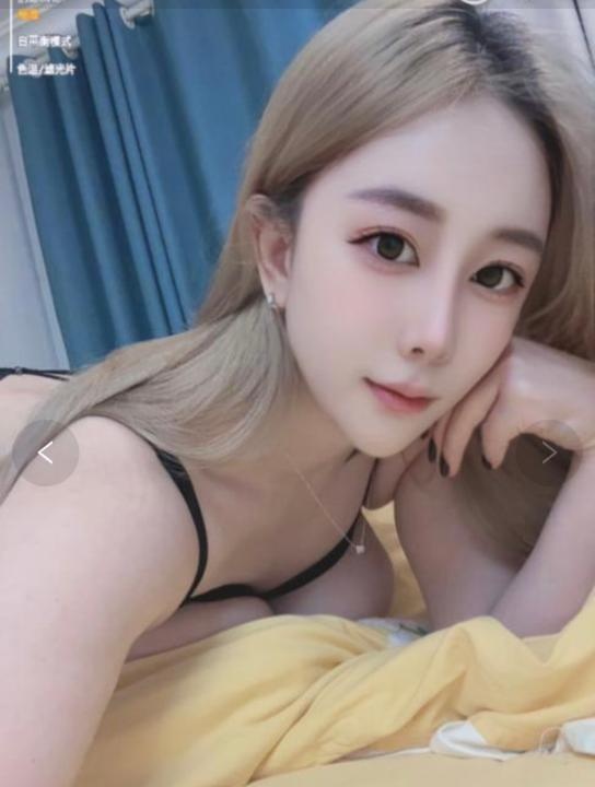 绝绝子巨乳美女