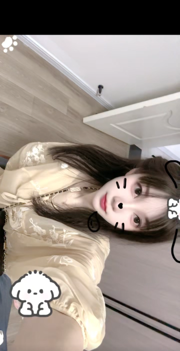 过年不休息小姐姐
