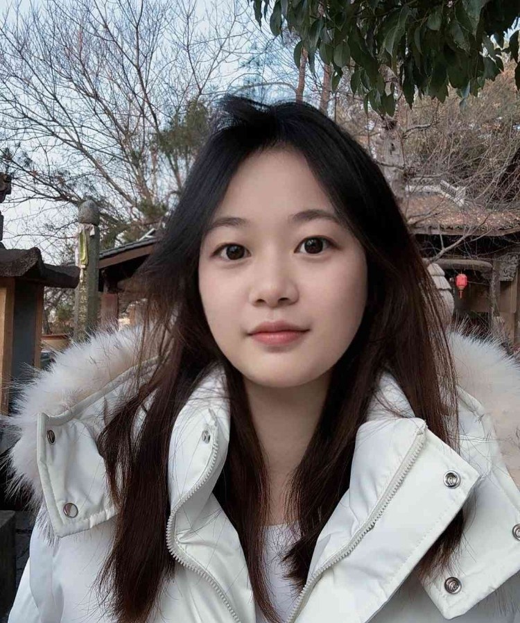 素人白嫩一线天艾米