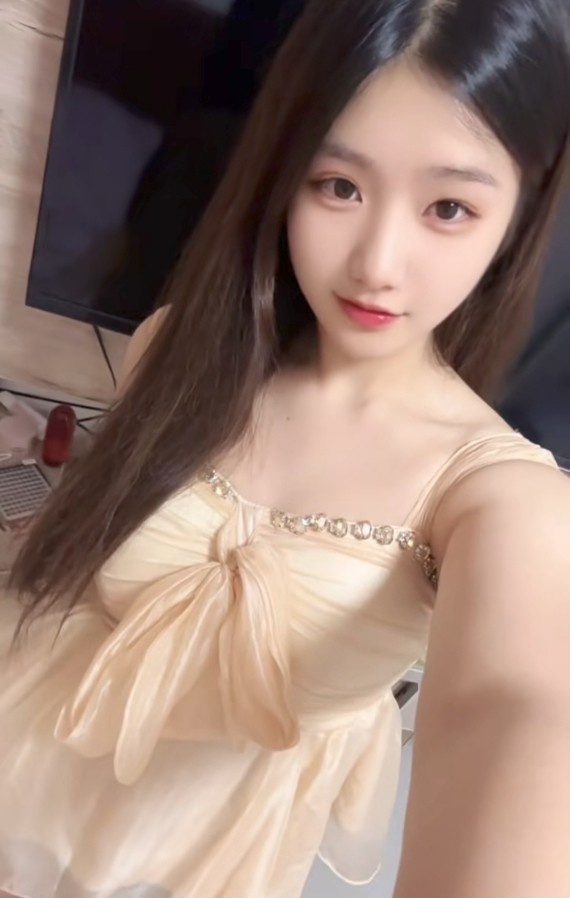闵行服务系清纯邻家女孩