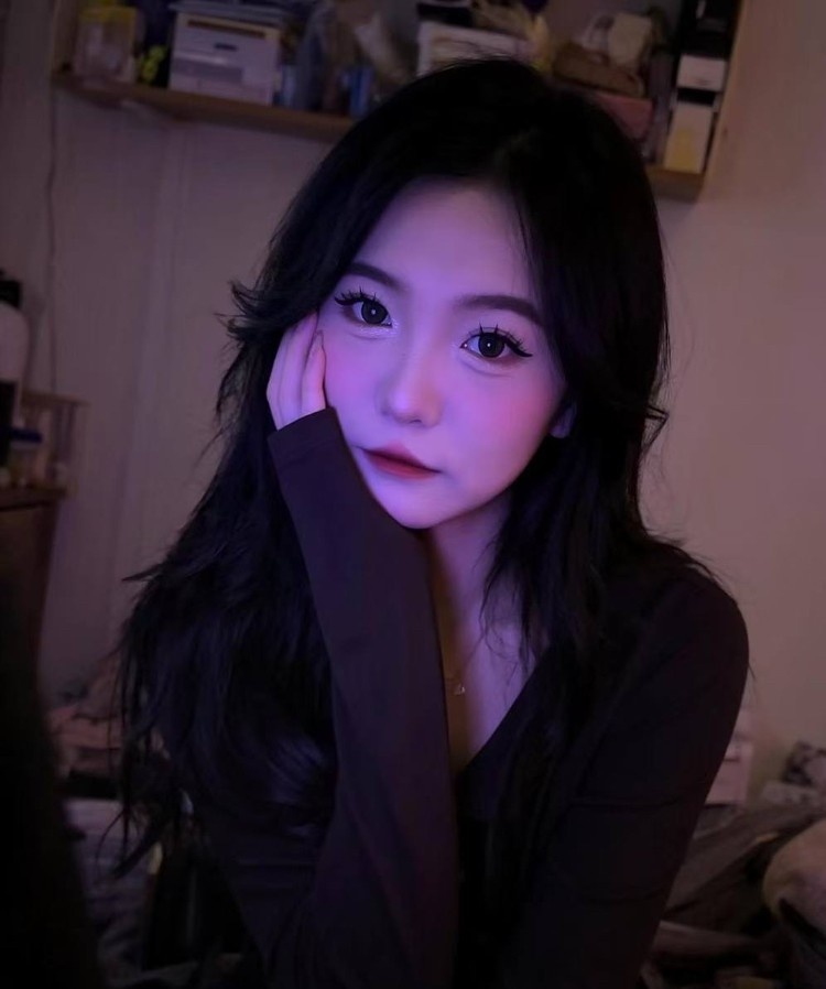 年轻妙条小小姑娘
