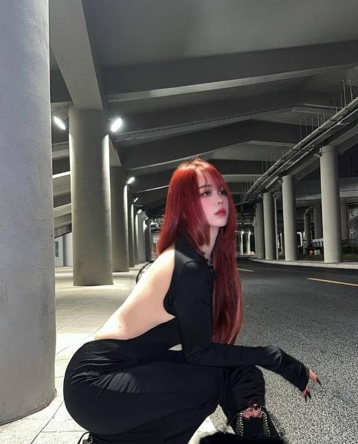高挑丰臀风骚馨菲