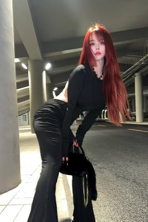 高挑丰臀风骚馨菲