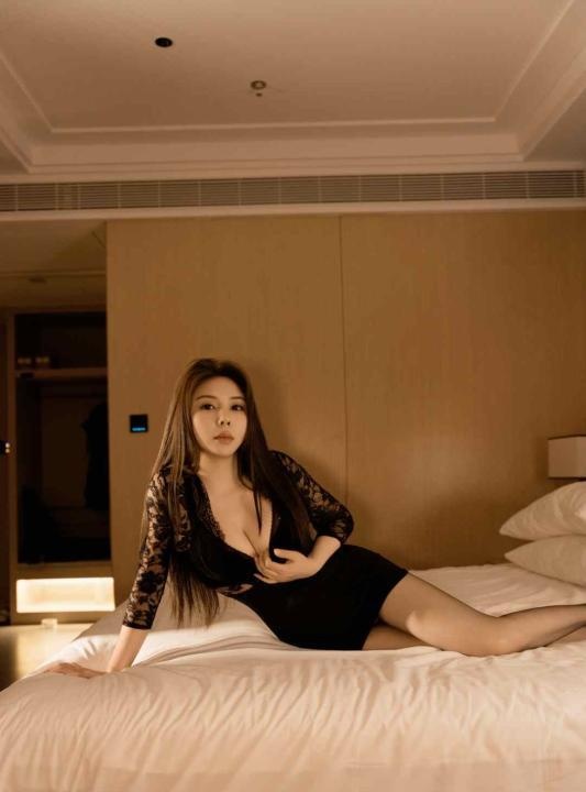 二刷奇骚前凸后翘妹子